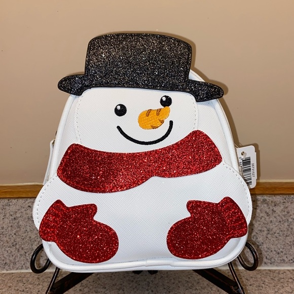 Bath & Body Works Handbags - NWT BATH AND BODY WORKS SNOWMAN COSMETIC BAG